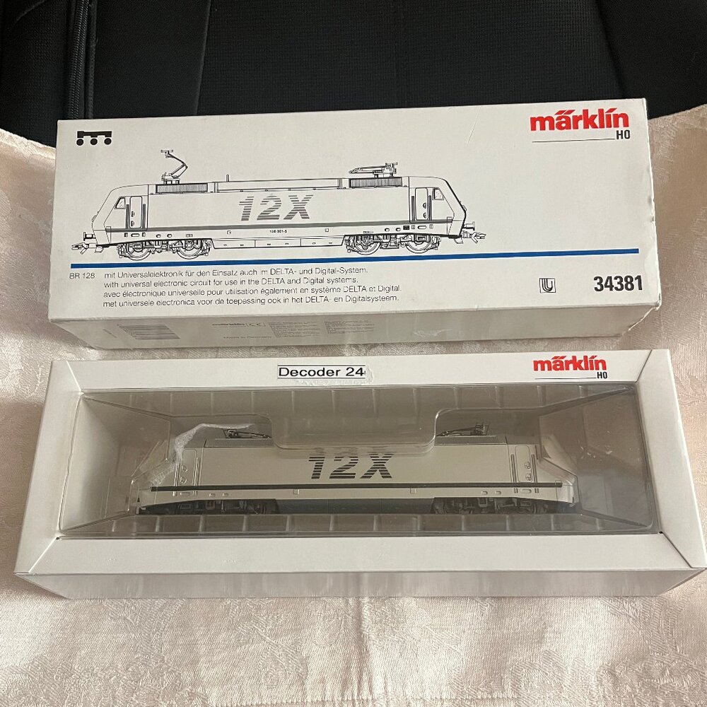 Maerklin H0   Electric Locomotive 34381 in Box unused